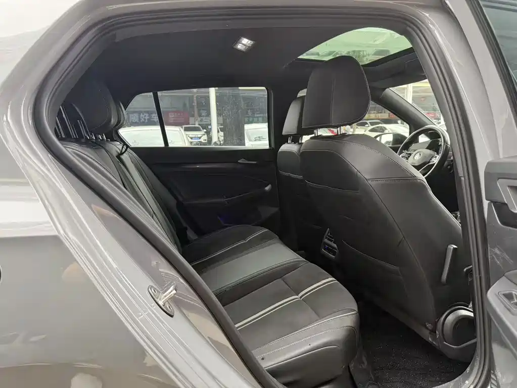Volkswagen Golf 2021
