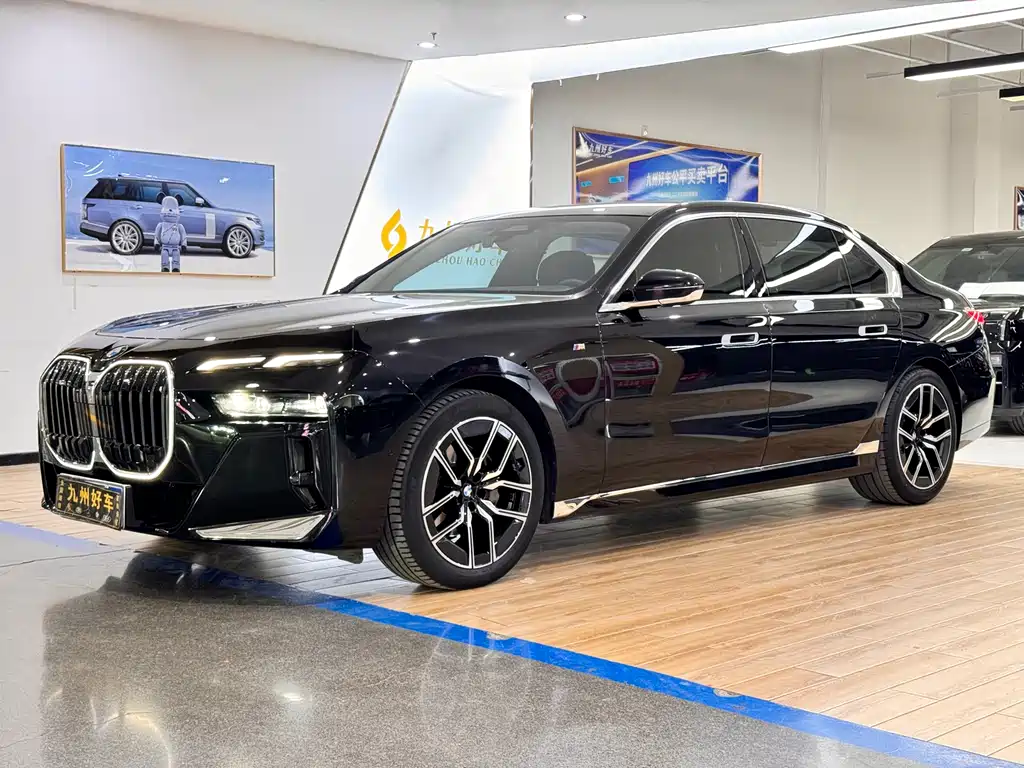 BMW 7 Series 2024 — фото 1