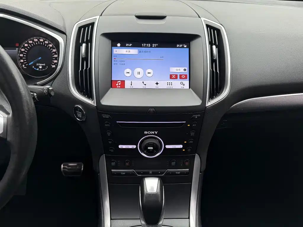 Ford Edge 2017 — фото 18
