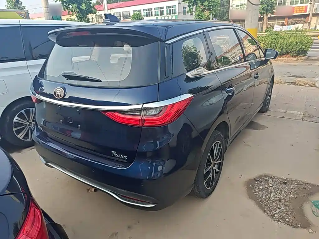 BYD MAX 2018