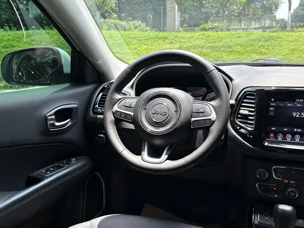 Jeep Compass 2020 — фото 13