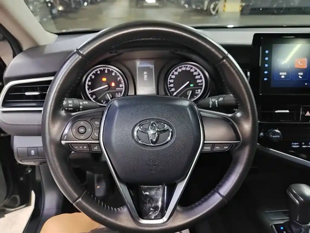 Toyota Camry 2023 — фото 11