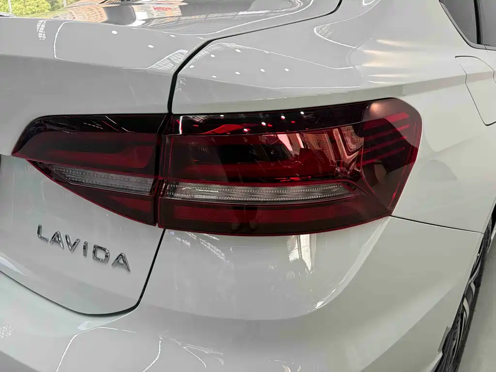 Volkswagen Lavida 2023 — фото 14