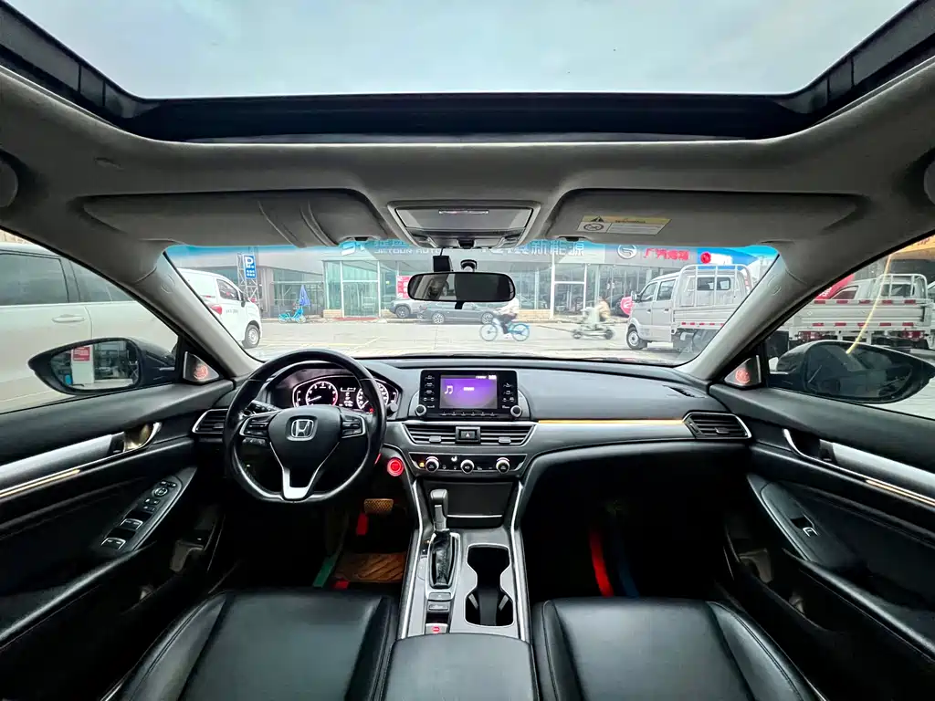 Honda Accord 2020 — фото 10