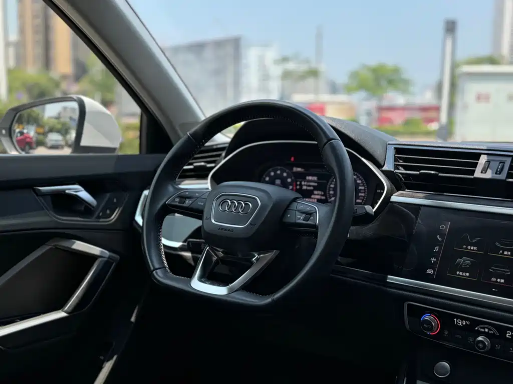 Audi Q3 2019 — фото 26