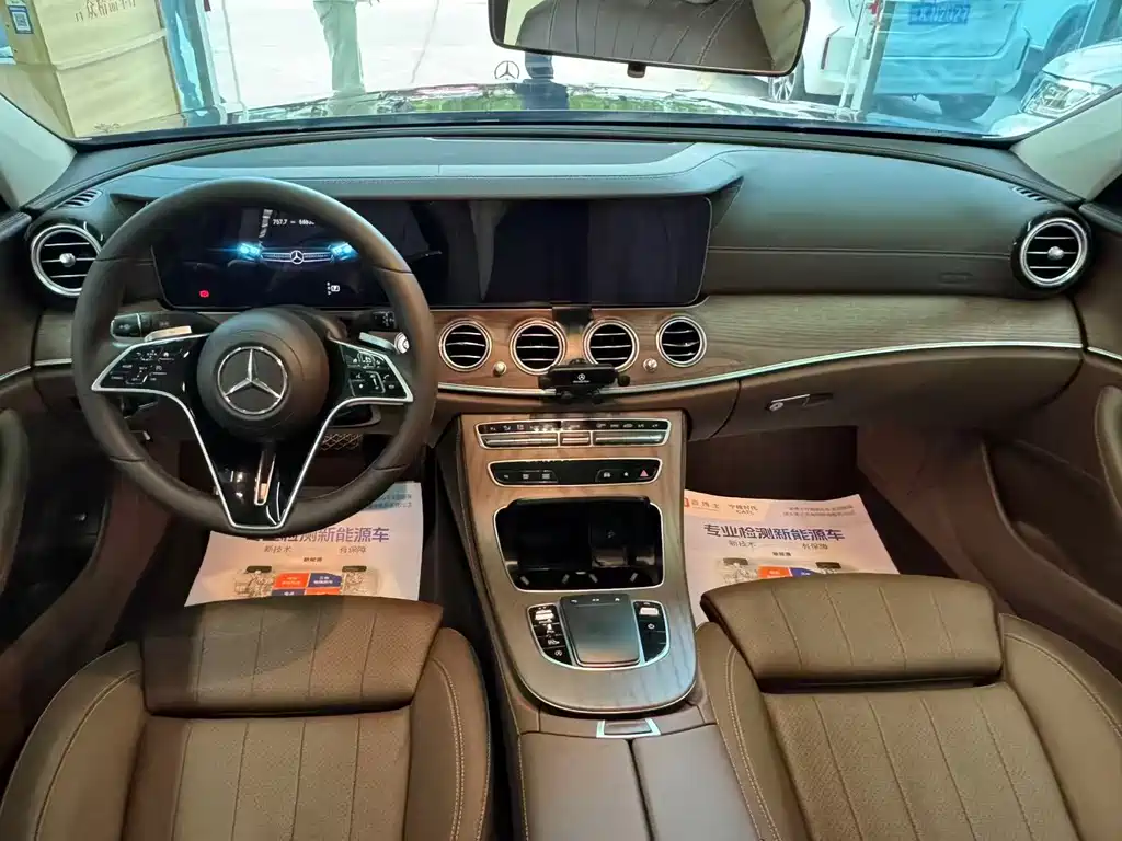Mercedes-Benz E-Class 2022 — фото 6