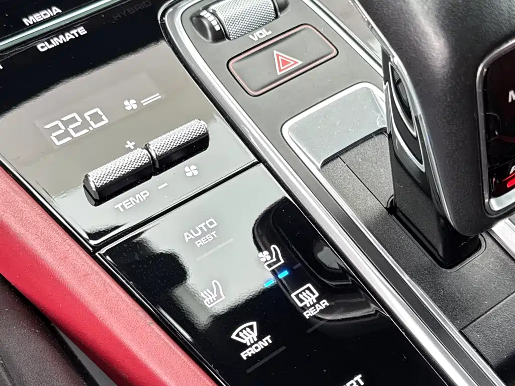 Porsche Cayenne 2020 — фото 12