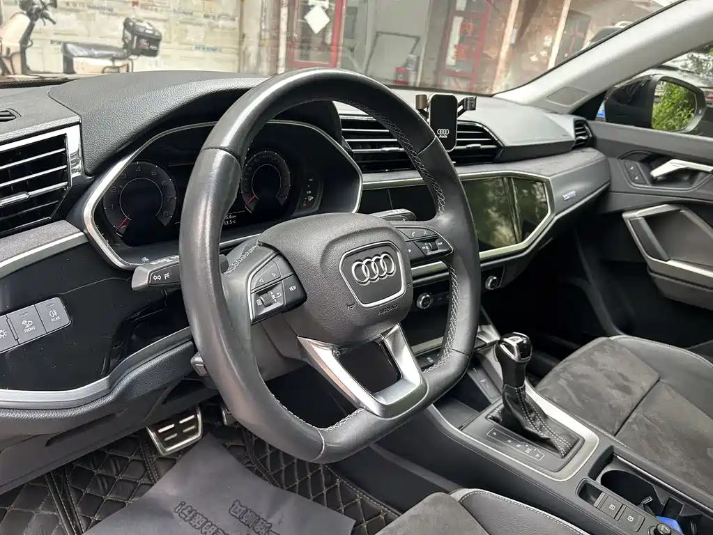 Audi Q3 2023 — фото 11