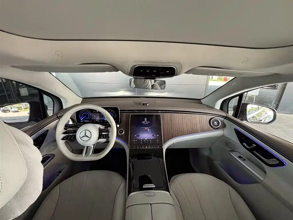 Mercedes-Benz EQE SUV 2025