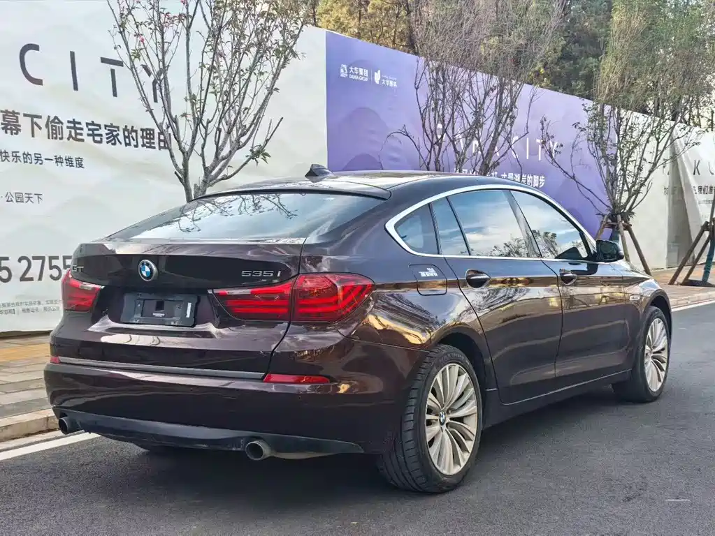 BMW 5 Series GT 2016 — фото 9