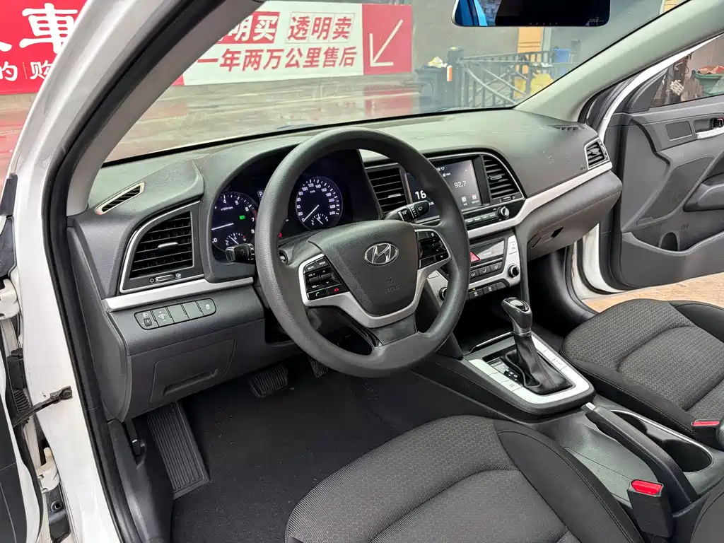 Hyundai Elantra 2018 — фото 4