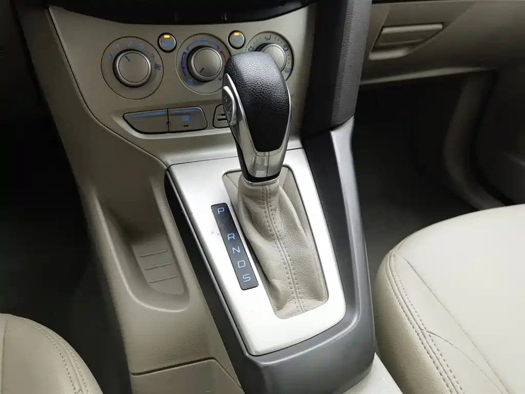 Ford Focus 2015 — фото 13