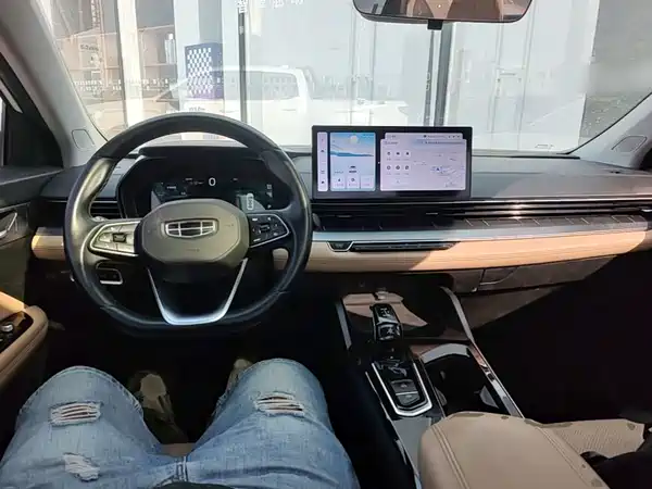 Geely Emgrand L Hip 2024