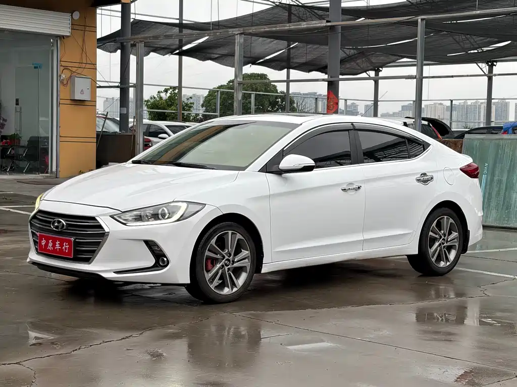 Hyundai Elantra 2018 — фото 1
