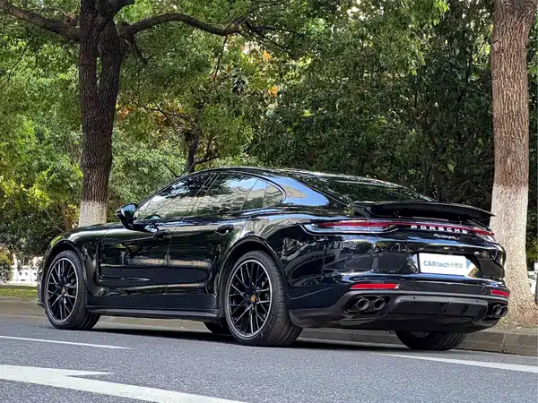 Porsche Panamera 2023