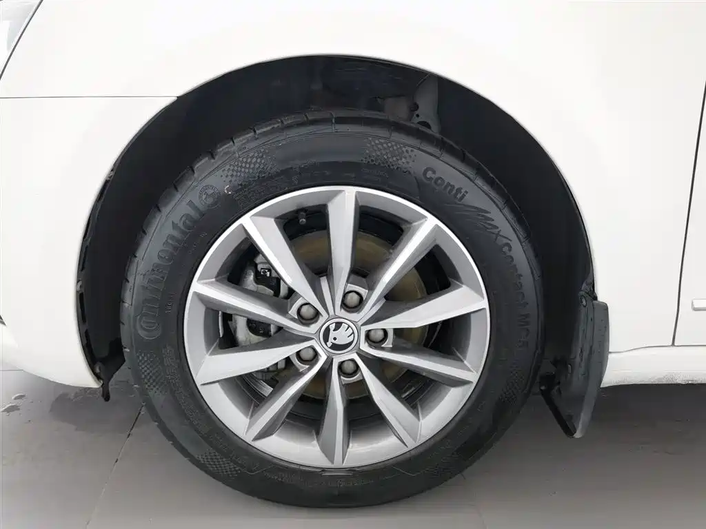 Skoda Octavia 2021 — фото 17