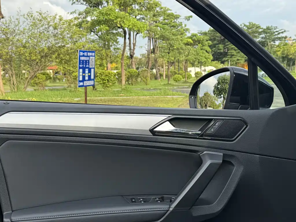 Volkswagen Tiguan L 2020 — фото 20