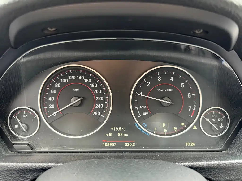 BMW 3 Series 2018 — фото 11