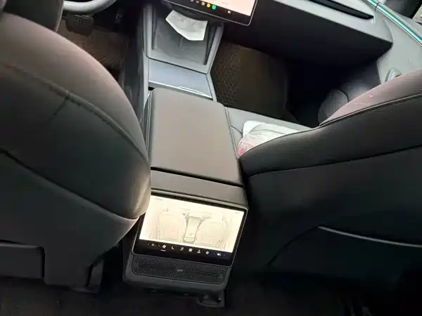 Tesla Model 3 2025