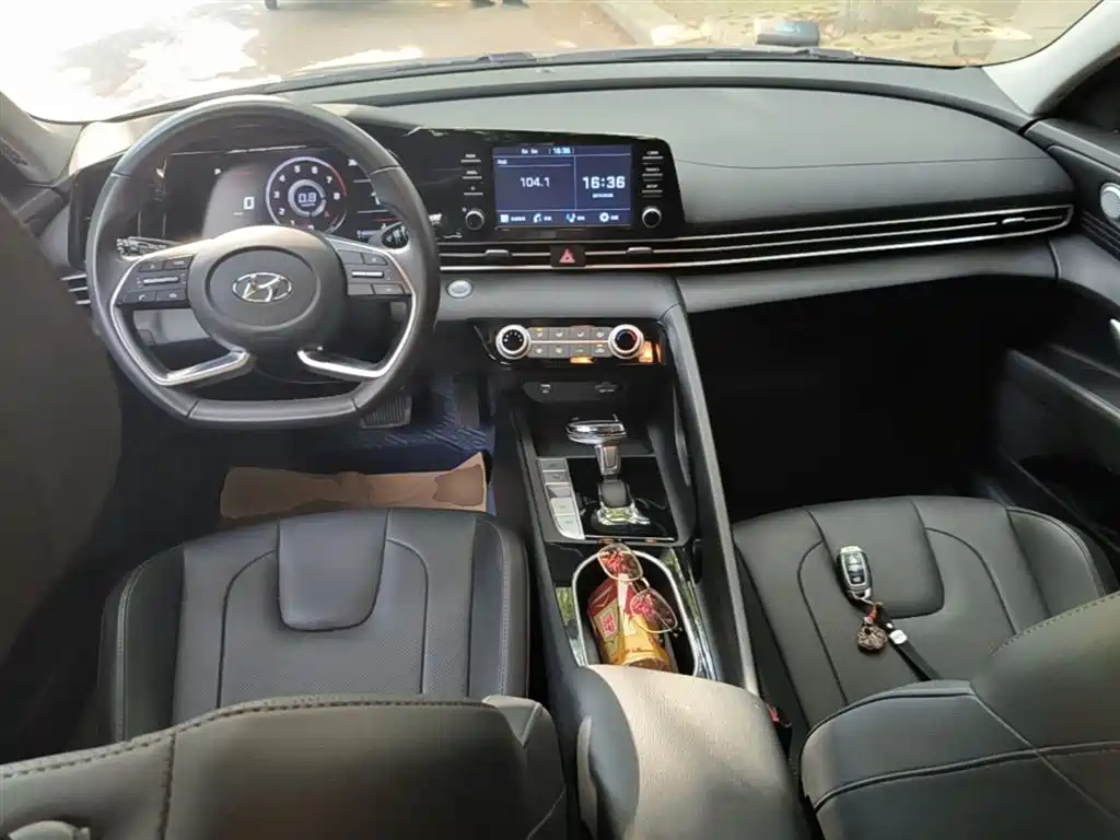 Hyundai Elantra 2022 — фото 10