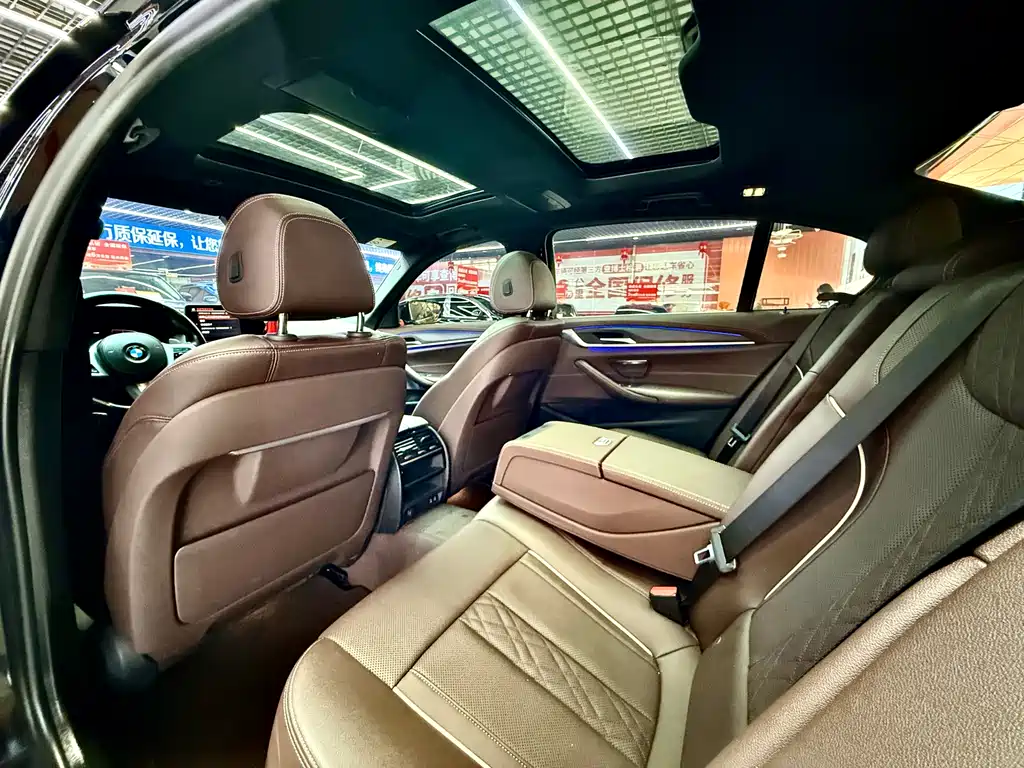 BMW 5 Series 2021 — фото 11