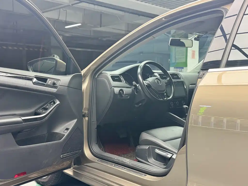 Volkswagen Sagitar 2018