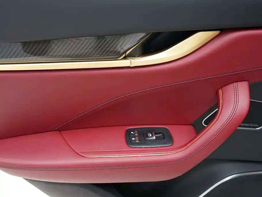 Maserati Levante 2017 — фото 14