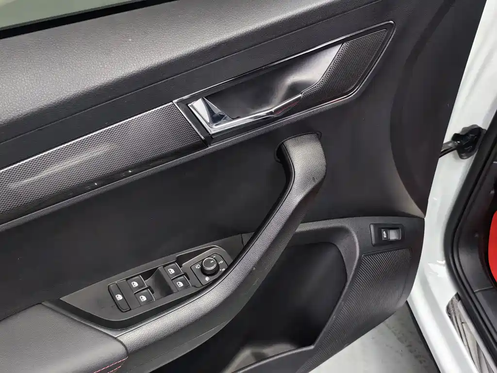 Skoda Karoq 2023 — фото 19