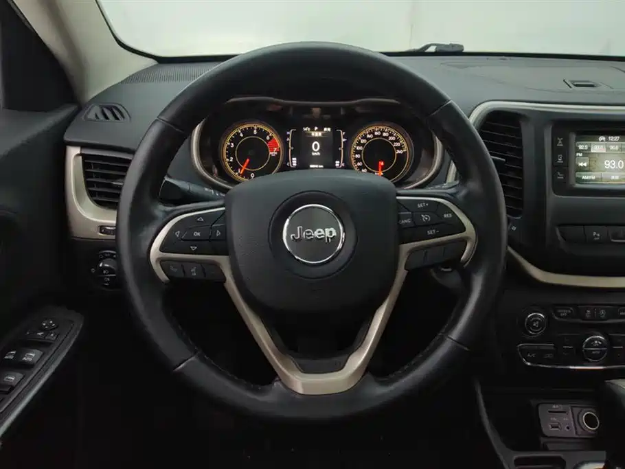 Jeep Cherokee 2016 — фото 15