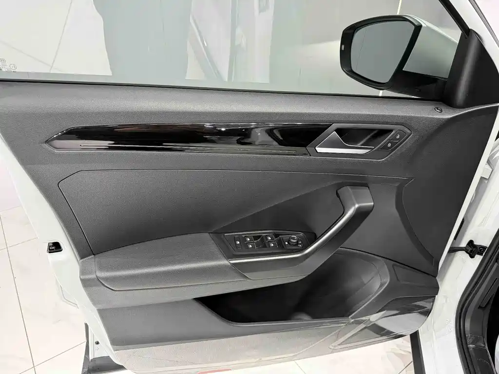 Volkswagen T-Roc 2022 — фото 14