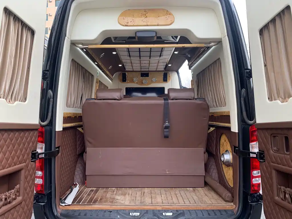 Mercedes-Benz Sprinter 2018 — фото 16