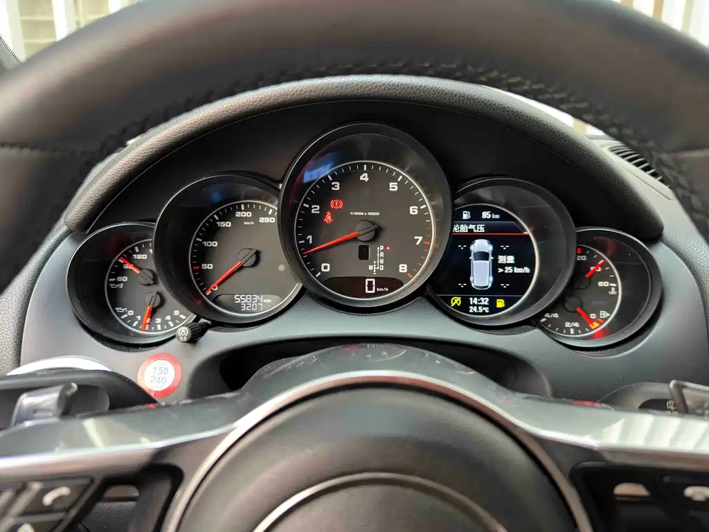 Porsche Cayenne 2015 — фото 17