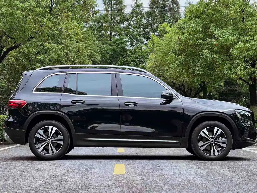 Mercedes-Benz GLB 2023
