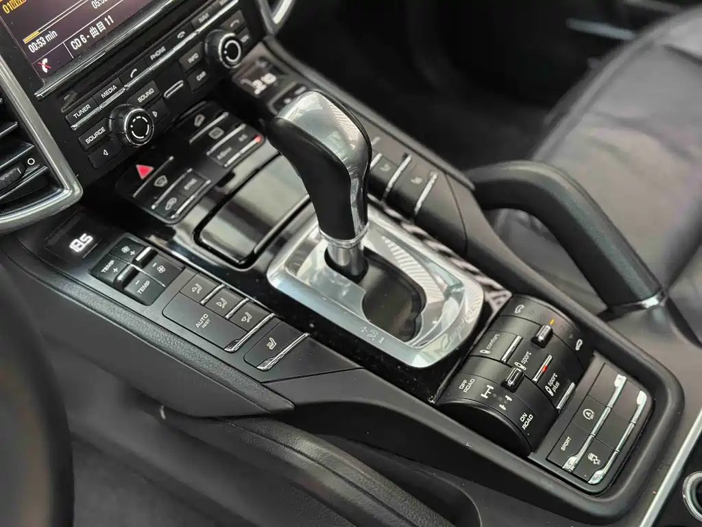 Porsche Cayenne 2015 — фото 10