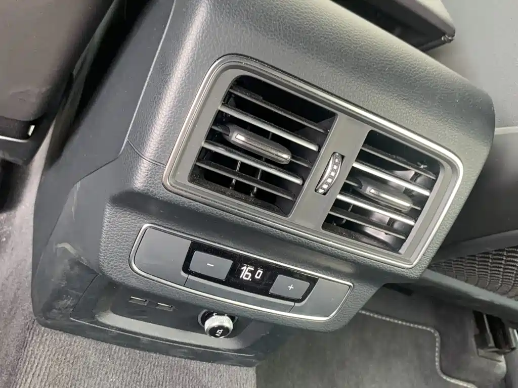 Audi Q5L Sportback 2024 — фото 12