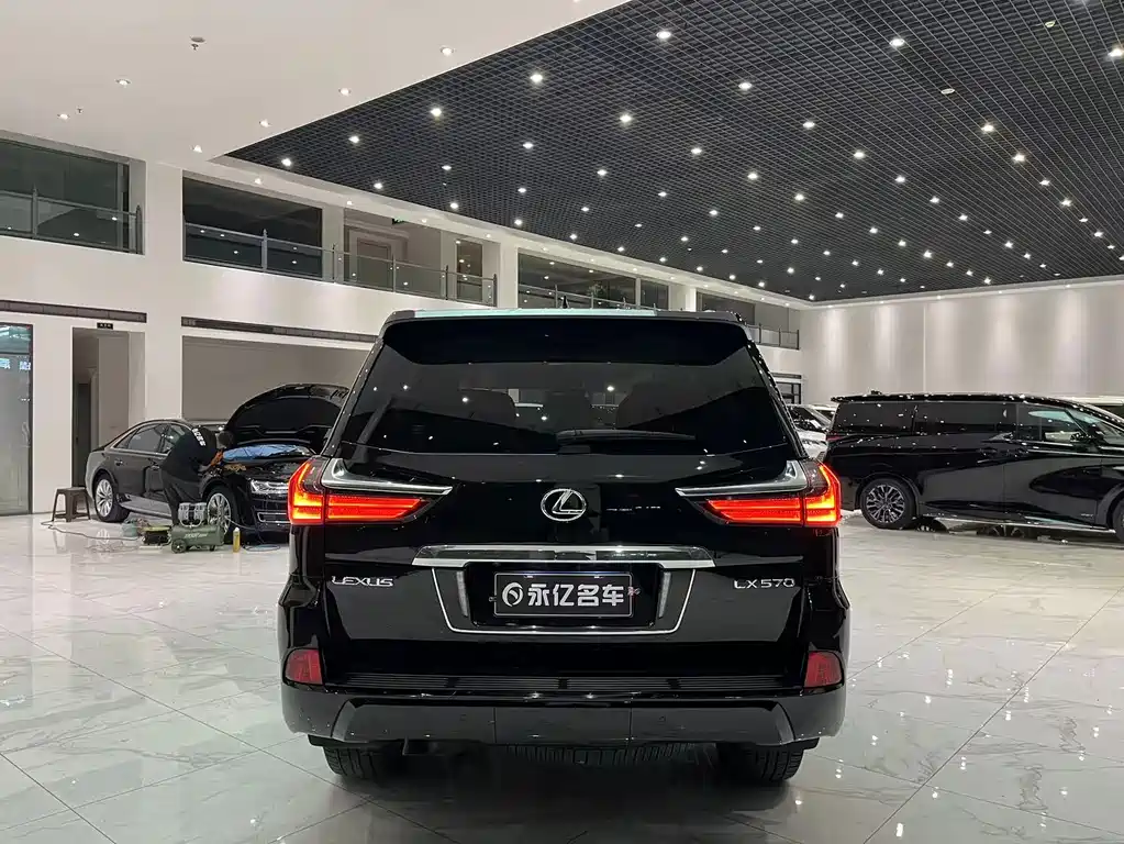 Lexus LX 2019 — фото 16