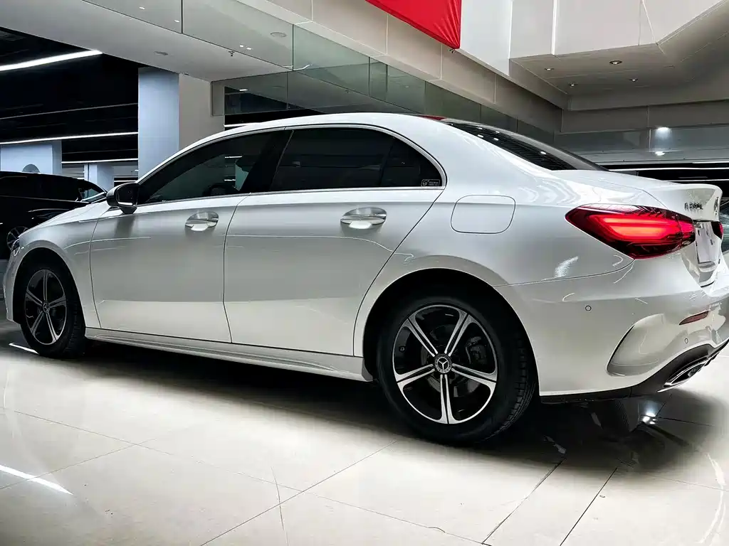Mercedes-Benz A-Class 2024 — фото 8