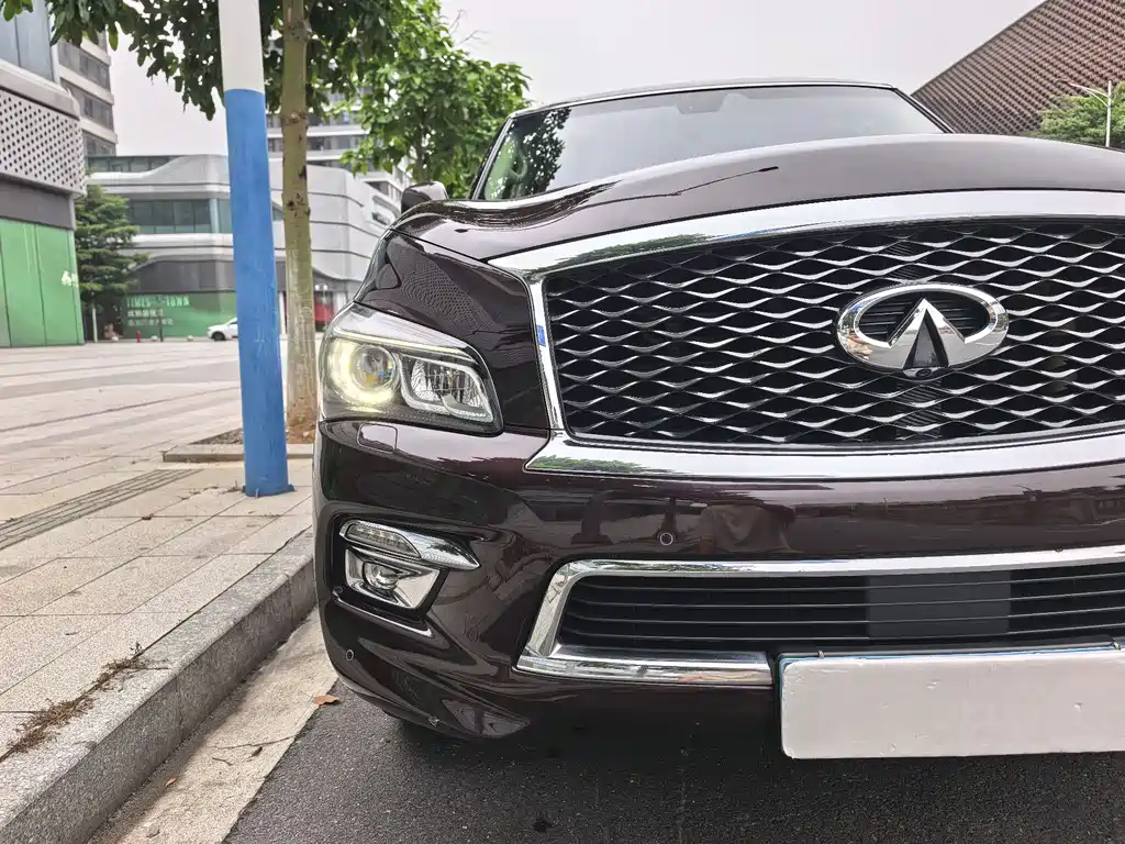 Infiniti QX80 2016 — фото 3