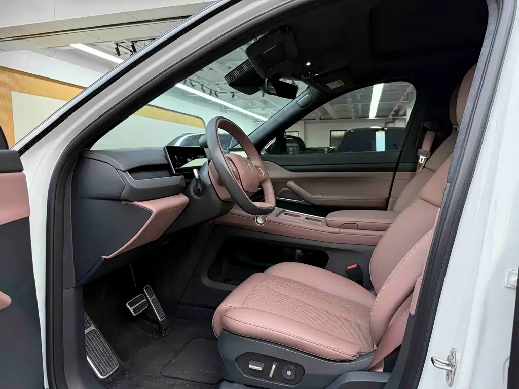 NIO ES8 2025
