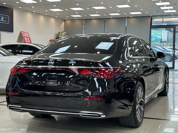Mercedes-Benz E-Class 2024