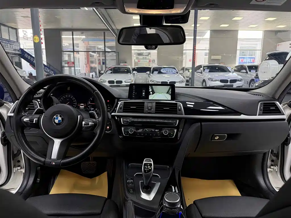 BMW 3 Series 2019 — фото 10