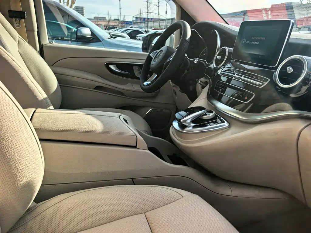 Mercedes-Benz V-Class 2016 — фото 13