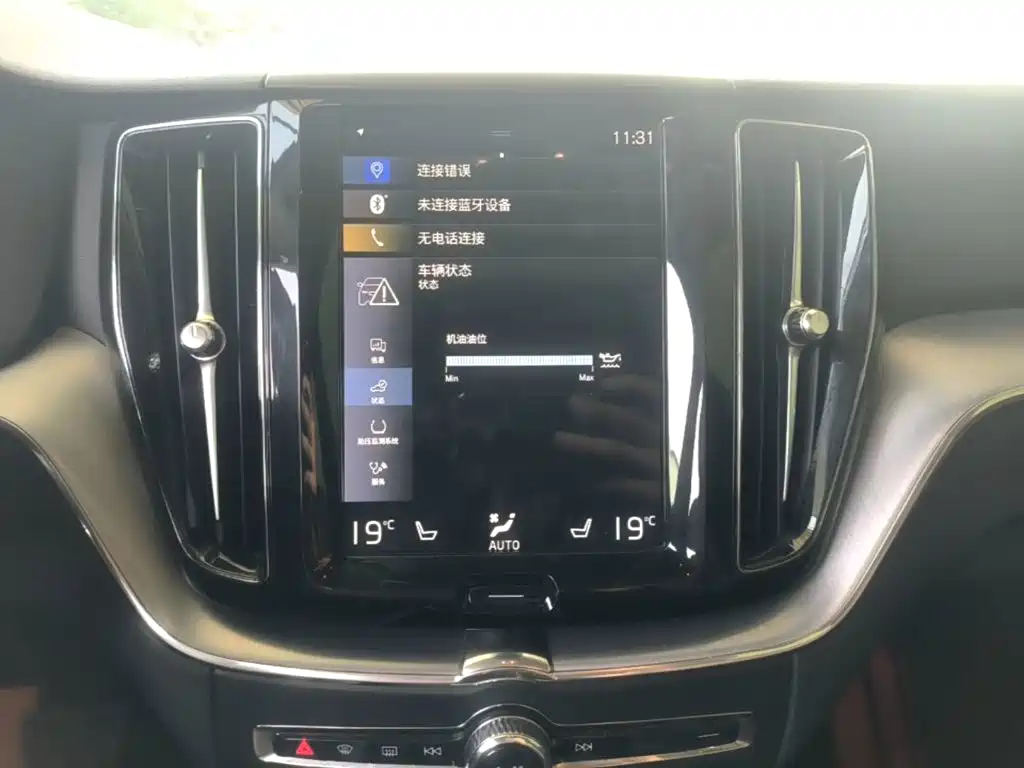 Volvo XC60 2019 — фото 13
