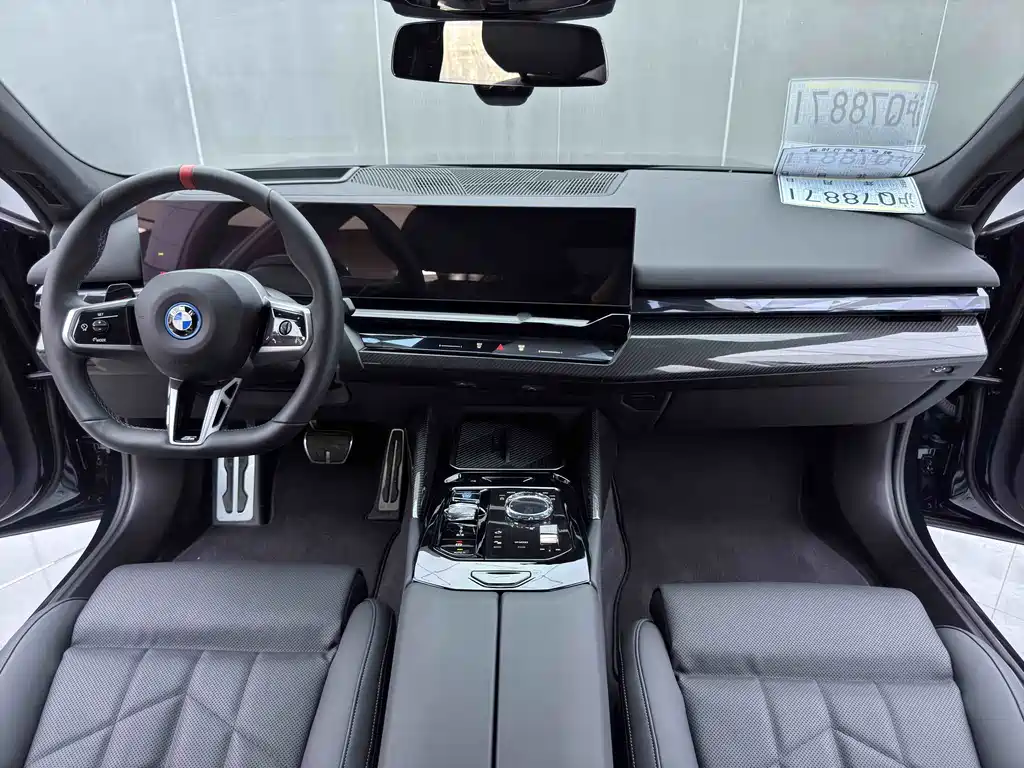 BMW i5 M60 2024 — фото 18