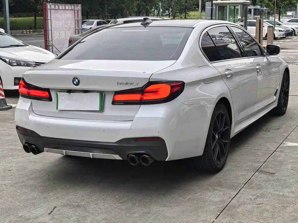 BMW 5 Series 2021 — фото 12