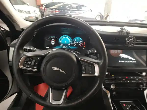 Jaguar XFL 2020