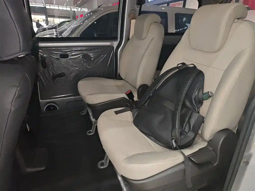 Wuling Hongguang V 2023 — фото 17