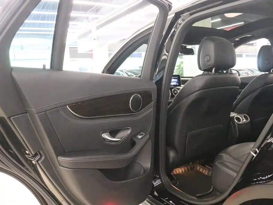 Mercedes-Benz GLC 2017 — фото 17