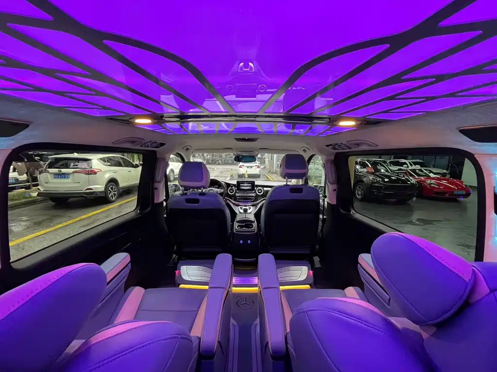Mercedes-Benz V-Class 2017 — фото 17