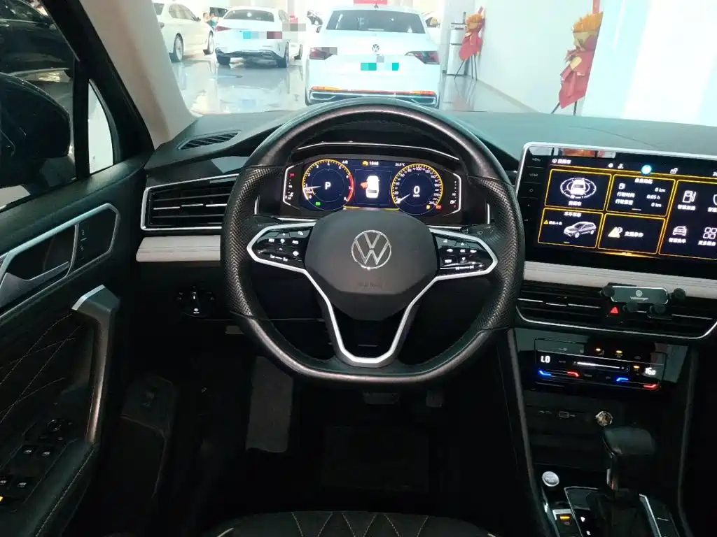 Volkswagen Tiguan L 2023 — фото 11